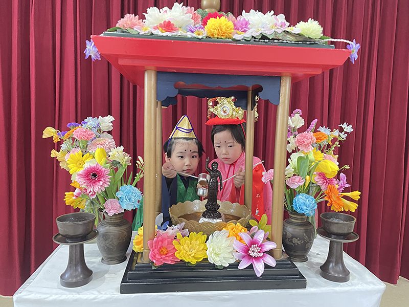 令和6年度 4月 花まつり「おしゃかさま お誕生日 おめでとうございます」