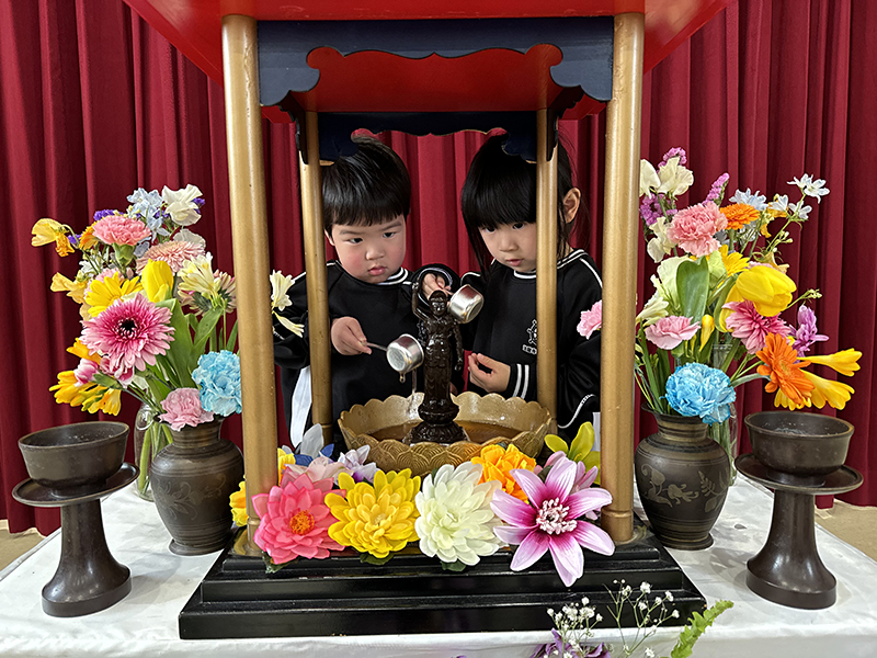 令和6年度 4月 花まつり「おしゃかさま お誕生日 おめでとうございます」