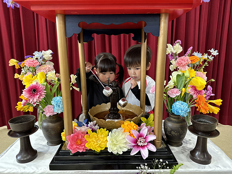 令和6年度 4月 花まつり「おしゃかさま お誕生日 おめでとうございます」