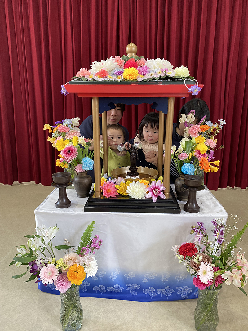 令和6年度 4月 花まつり「おしゃかさま お誕生日 おめでとうございます」