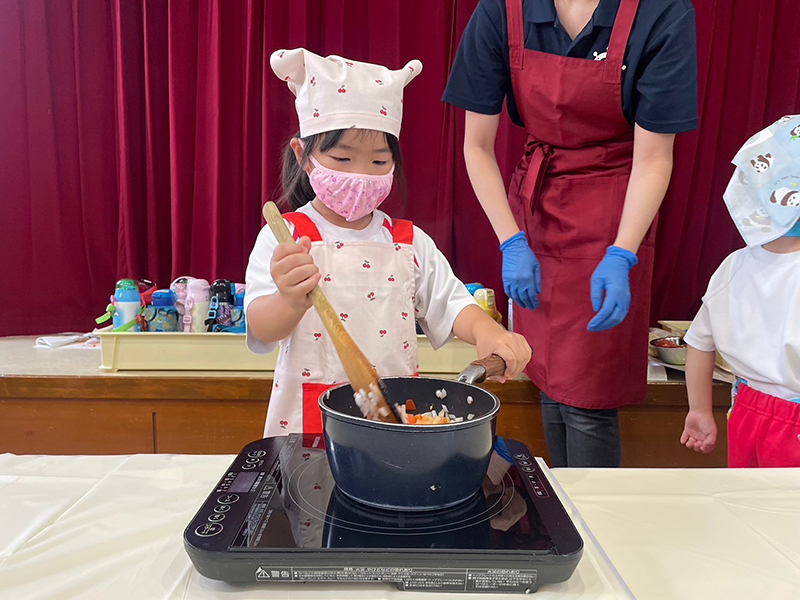 令和6年度 7月 食育活動「ピザ作り」