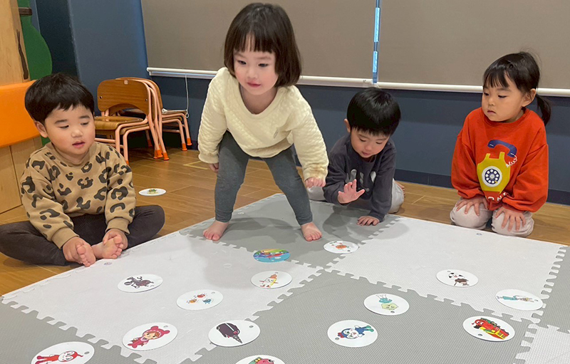 �ߘa7�N�x 1��  �܂������E�Ђ߂����ۈ牀�u�����V�сv